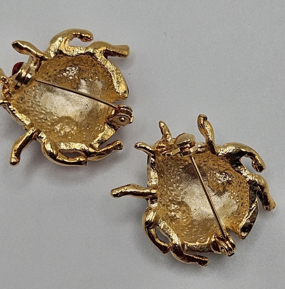 VINTAGE Red and Blue Enamel Gold Tone Ladybug Beetle Brooch Pin Set Bugs - Picture 5 of 6